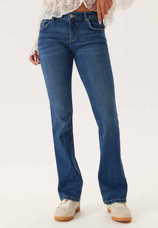 Low Embroidery Pocket Jeans