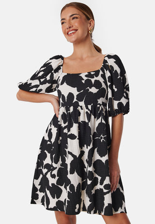 bubbleroom-puff-sleeve-short-dress-patterned