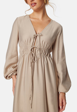 bubbleroom-v-neck-strap-ls-dress-nougat_2
